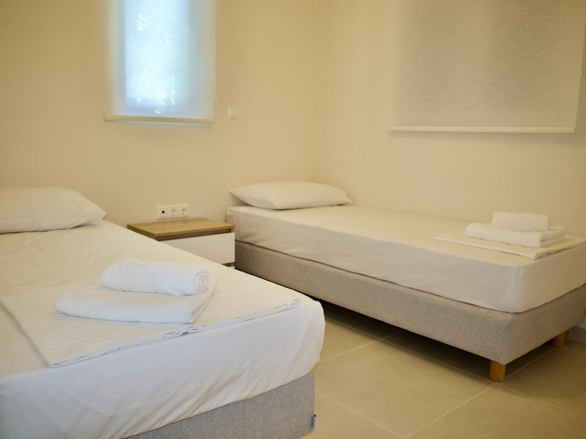 Resitour - Aphrodite Beachfront Pirgos Psilonerou Room photo