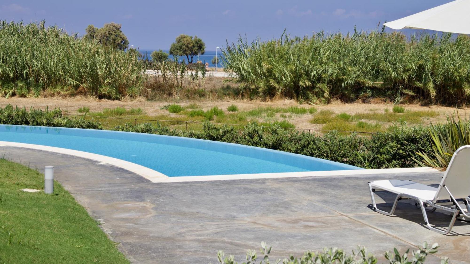 Resitour - Aphrodite Beachfront Pirgos Psilonerou Room photo