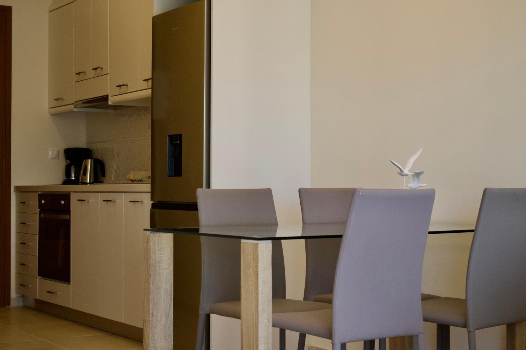 Resitour - Aphrodite Beachfront Pirgos Psilonerou Room photo