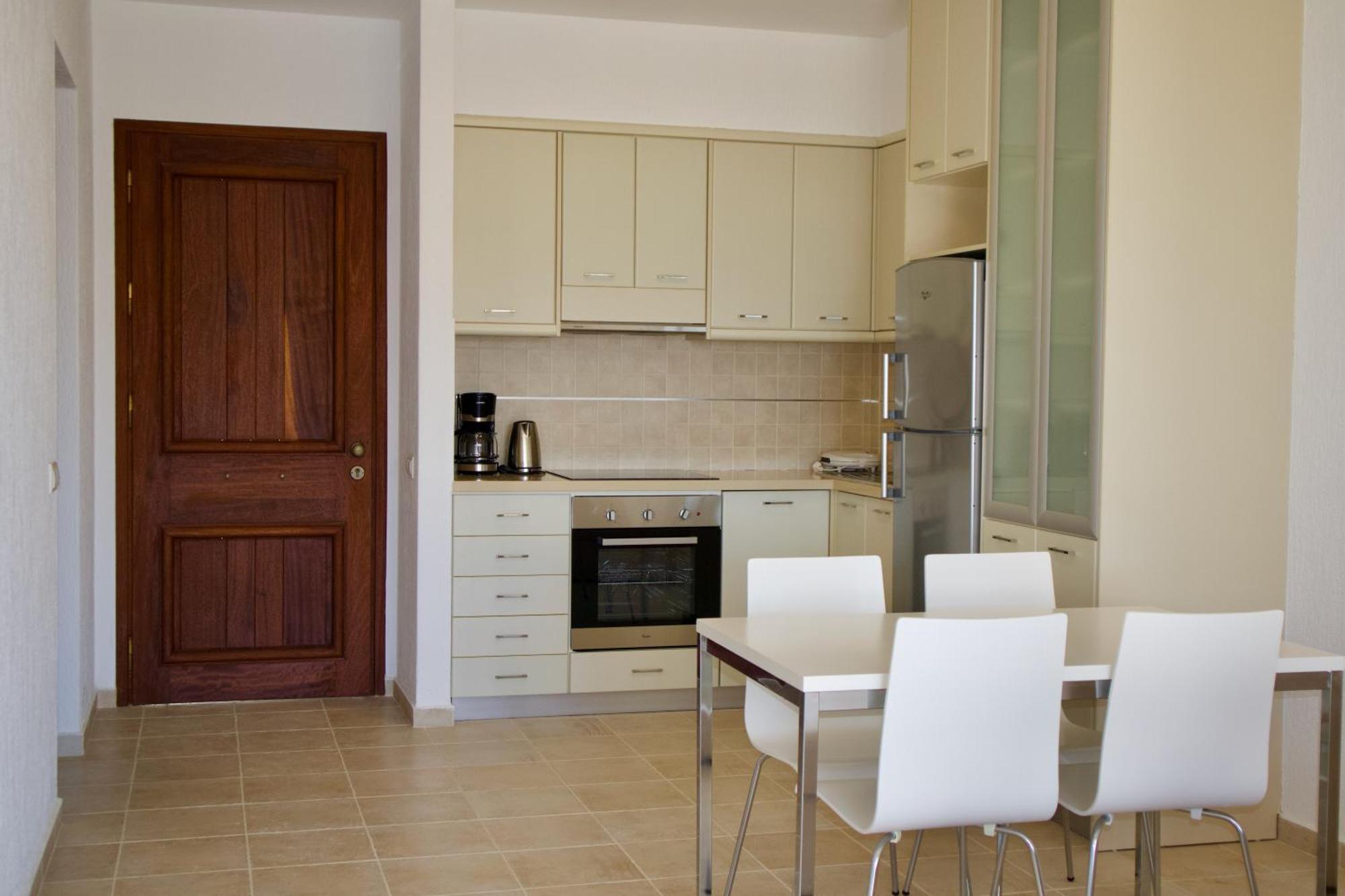 Resitour - Aphrodite Beachfront Pirgos Psilonerou Room photo