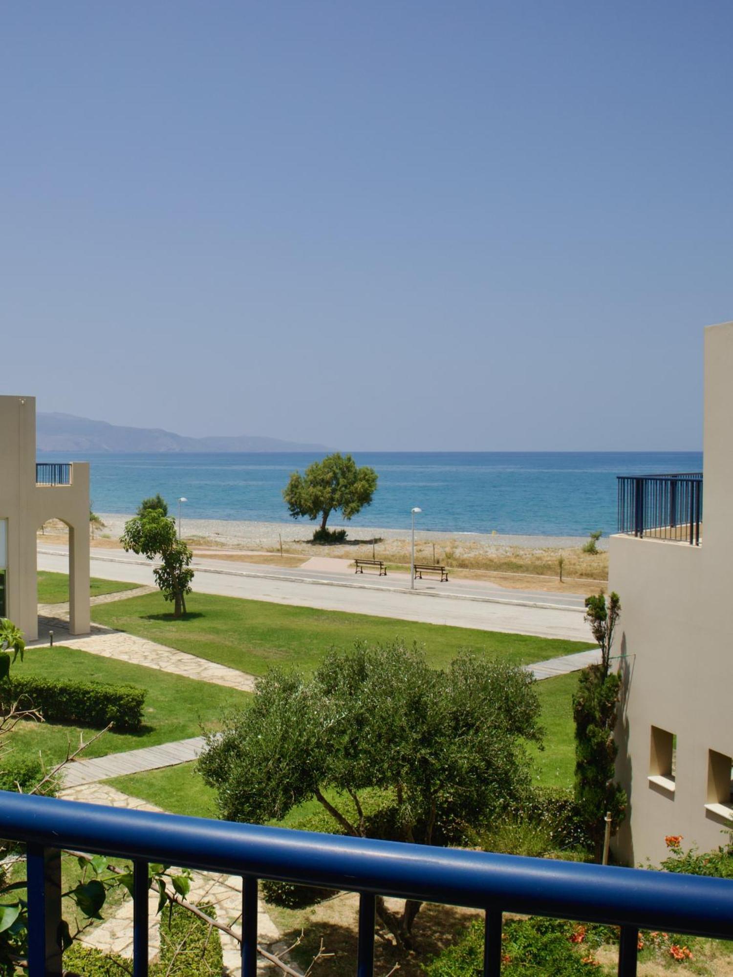 Resitour - Aphrodite Beachfront Pirgos Psilonerou Room photo