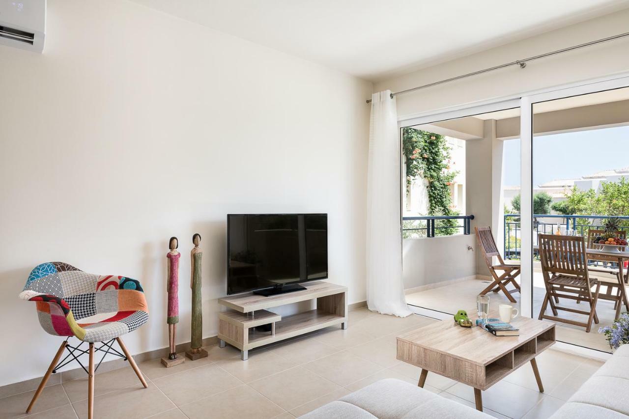 Resitour - Aphrodite Beachfront Pirgos Psilonerou Room photo