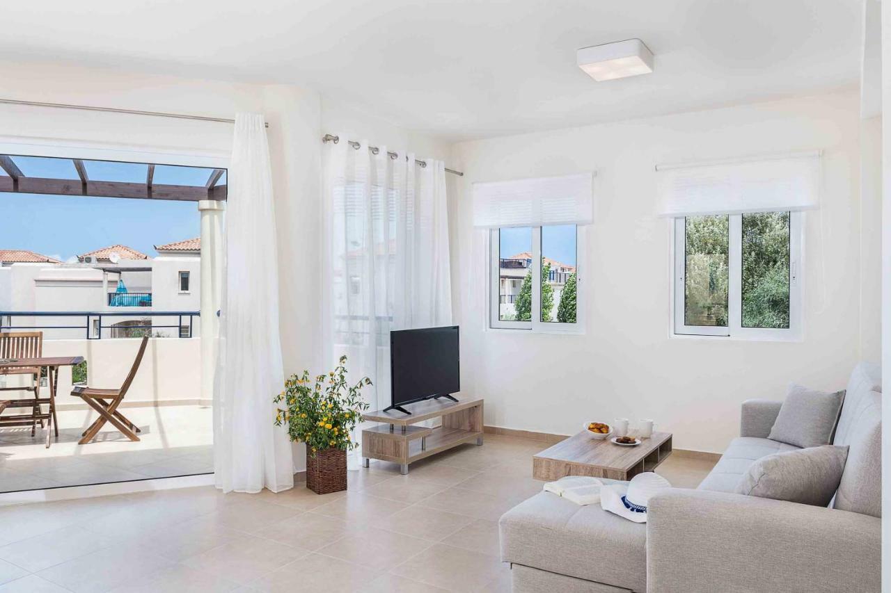 Resitour - Aphrodite Beachfront Pirgos Psilonerou Exterior photo