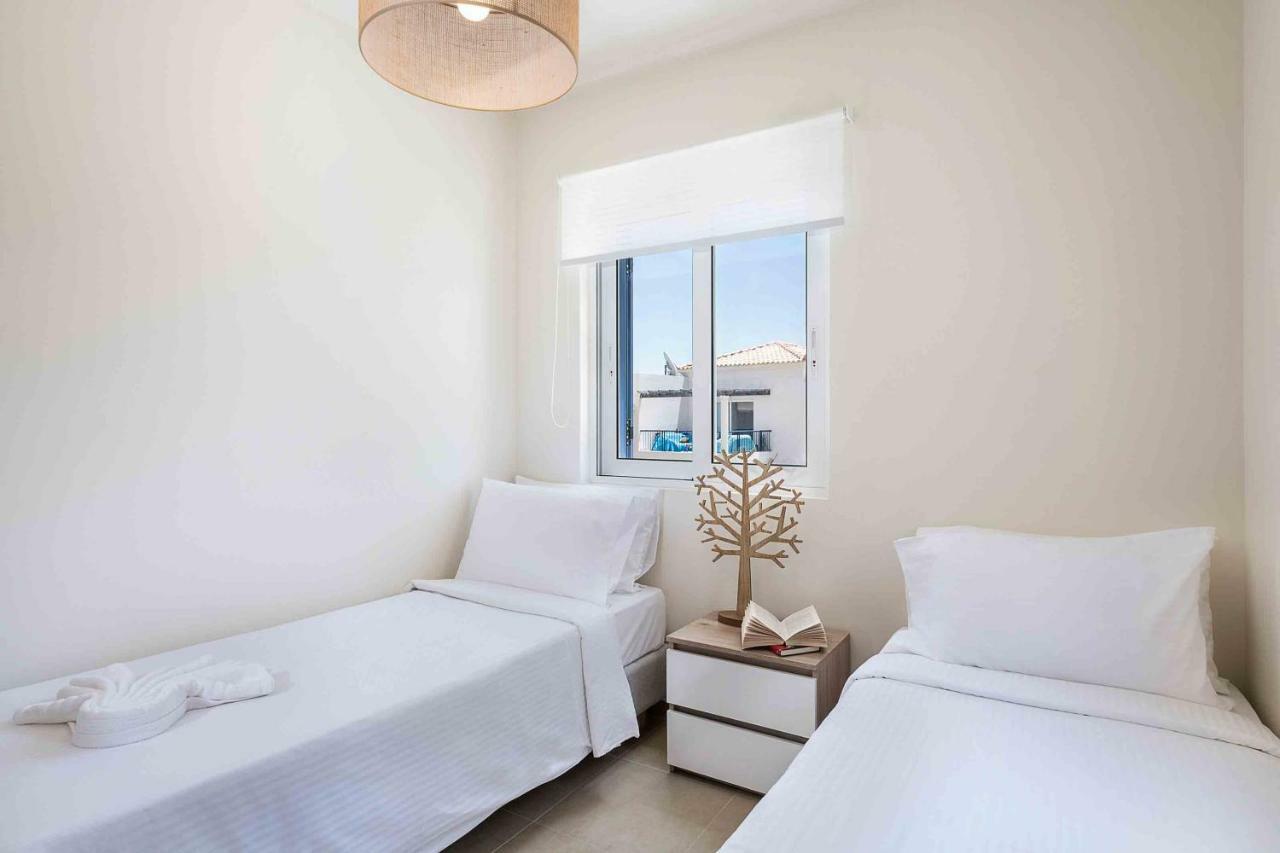 Resitour - Aphrodite Beachfront Pirgos Psilonerou Exterior photo
